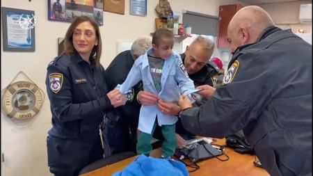 باقة الغربية : الرقيب توفيق ورور يحقق حلم الطفل سالم شروف ليصبح شرطياً ليوم واحد